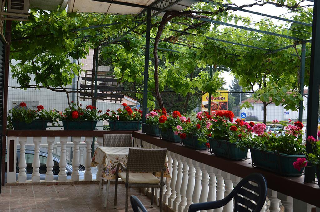 Apartments "Ruza" Vodice Eksteriør billede