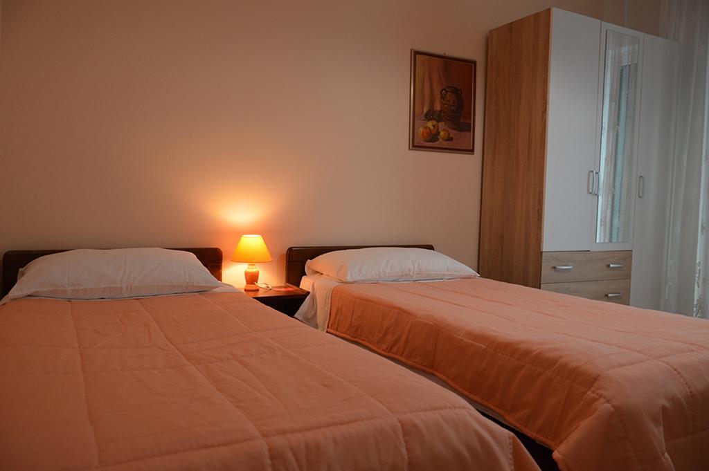 Apartments "Ruza" Vodice Eksteriør billede