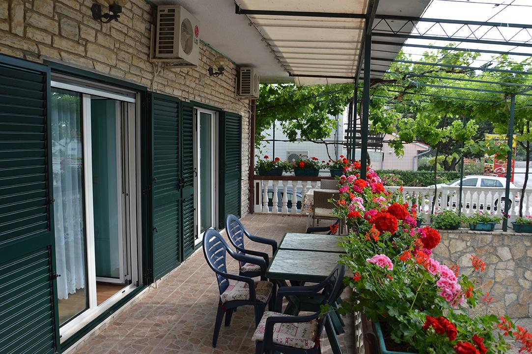 Apartments "Ruza" Vodice Eksteriør billede